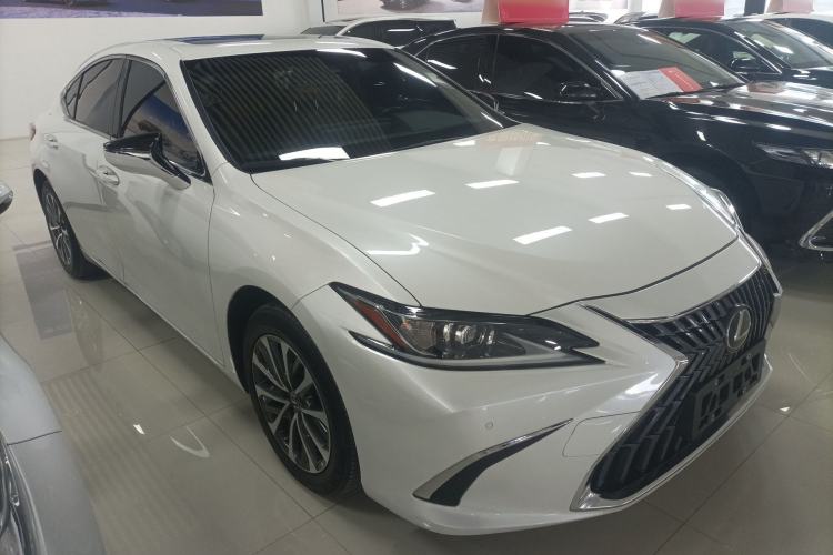 Used Lexus ES 2022 200 Luxury Edition Front Right 45 Deg