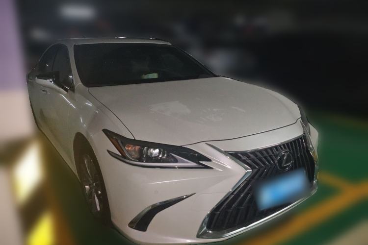 Used Lexus ES 2022 200 Excellence Edition Front Right 45 Deg