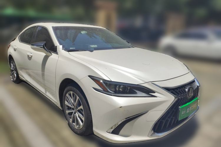 Used Lexus ES 2022 200 Excellence Edition Front Right 45 Deg