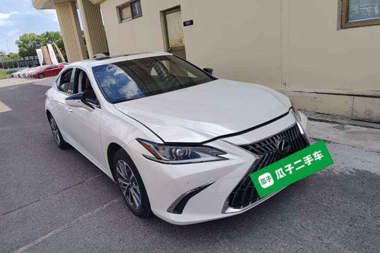 Used Lexus ES 2022 200 Excellence Edition Front Right 45 Deg