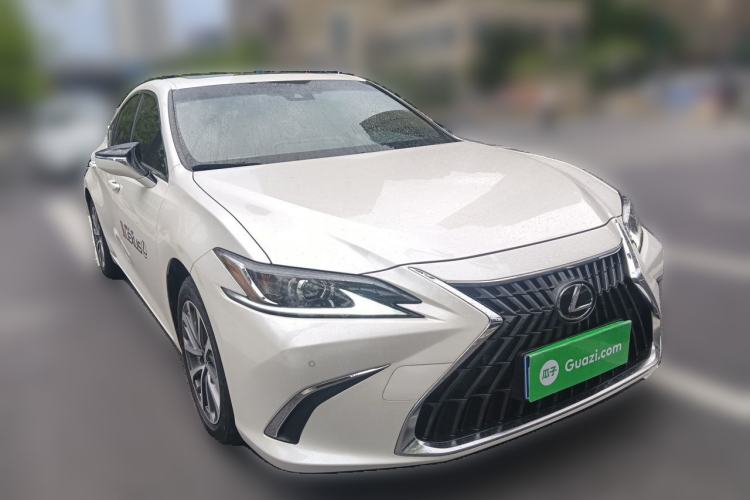 Used Lexus ES 2022 200 Excellence Edition Front Right 45 Deg
