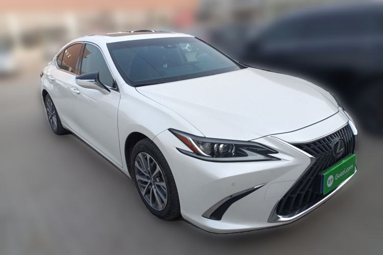 Used Lexus ES 2022 300h Excellence Edition Front Right 45 Deg