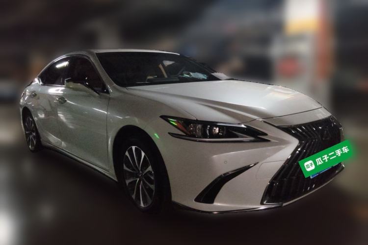 Used Lexus ES 2022 200 Excellence Edition Front Right 45 Deg