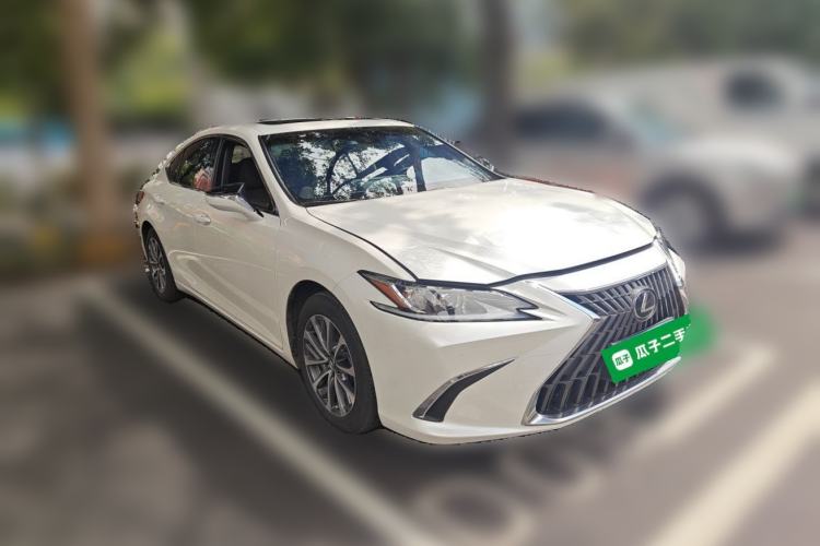 Used Lexus ES 2022 300h Excellence Edition Front Right 45 Deg
