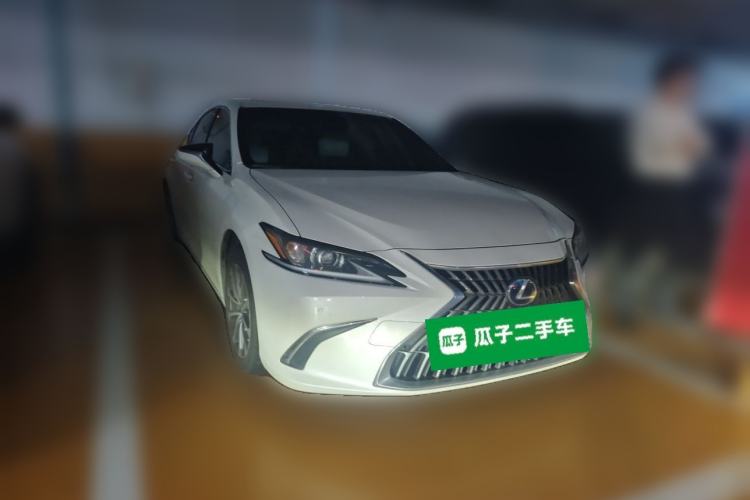 Used Lexus ES 2022 200 Excellence Edition Front Right 45 Deg