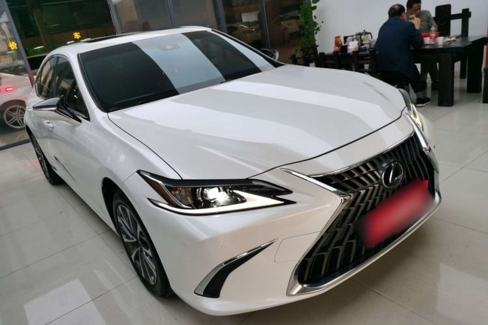 Used Lexus ES 2022 200 Excellence Edition Front Right 45 Deg