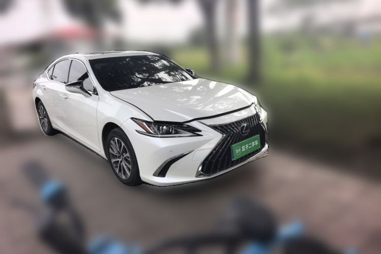 Used Lexus ES 2022 200 Excellence Edition Front Right 45 Deg