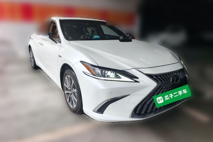 Used Lexus ES 2022 200 Excellence Edition Front Right 45 Deg