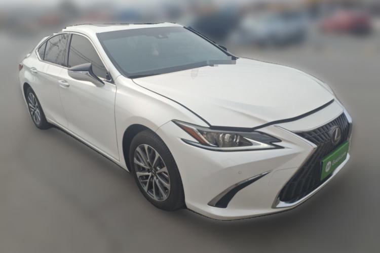 Used Lexus ES 2022 300h Excellence Edition Front Right 45 Deg