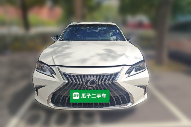 Used Lexus ES 2022 300h Excellence Edition Front
