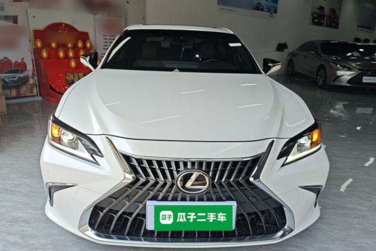 Used Lexus ES 2022 300h Excellence Edition Front