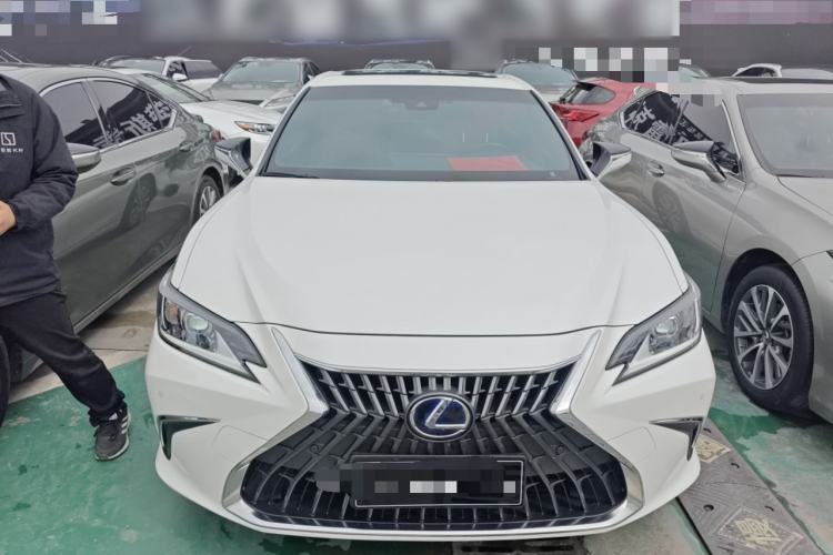 Used Lexus ES 2022 300h Excellence Edition Front