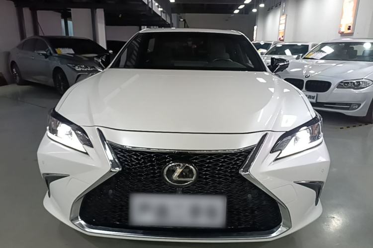 Used Lexus ES 2022 300h Excellence Edition Front