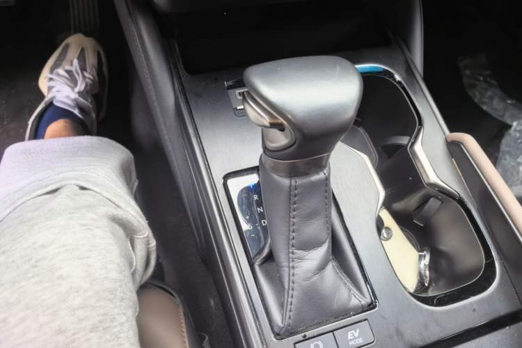 Used Lexus ES 2022 300h Excellence Edition Gear Lever