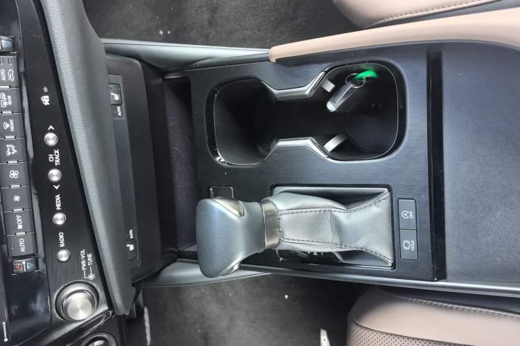 Used Lexus ES 2022 200 Excellence Edition Gear Lever