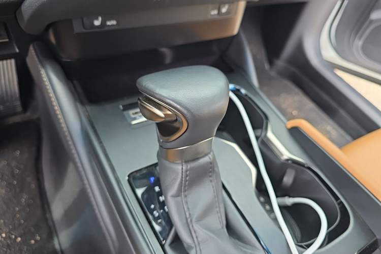 Used Lexus ES 2022 300h Excellence Edition Gear Lever