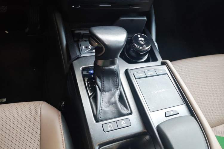 Used Lexus ES 2022 300h Excellence Edition Gear Lever