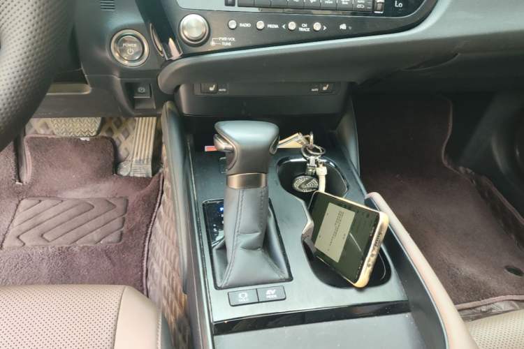Used Lexus ES 2022 260 Excellence Edition Gear Lever