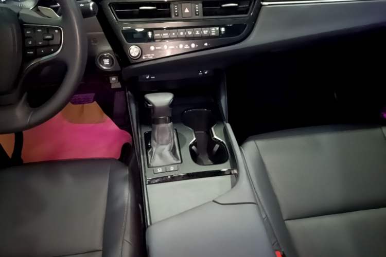 Used Lexus ES 2022 200 Excellence Edition Gear Lever