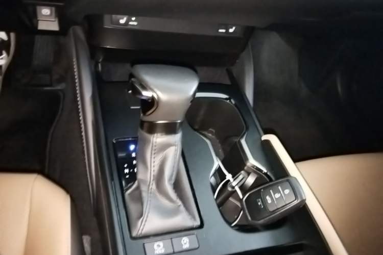 Used Lexus ES 2022 200 Excellence Edition Gear Lever