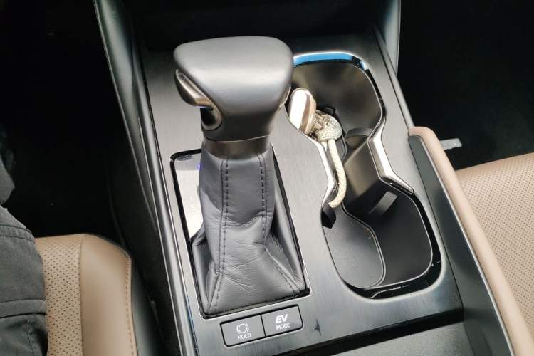 Used Lexus ES 2022 300h Excellence Edition Gear Lever