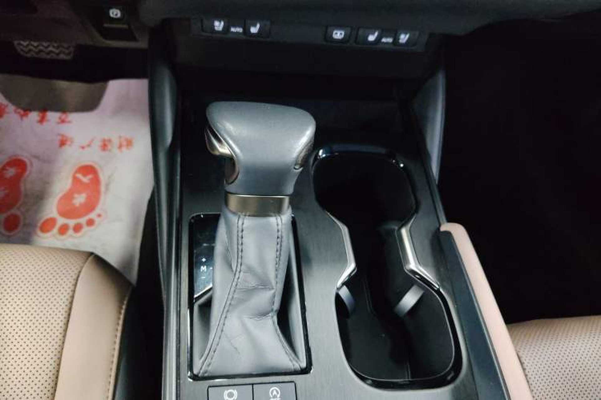 Used Lexus ES 2022 200 Luxury Edition Gear Lever