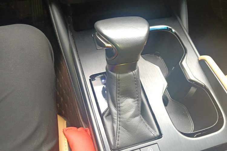 Used Lexus ES 2022 200 Excellence Edition Gear Lever