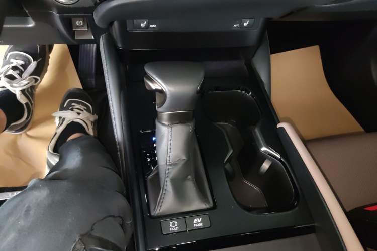 Used Lexus ES 2022 300h Excellence Edition Gear Lever