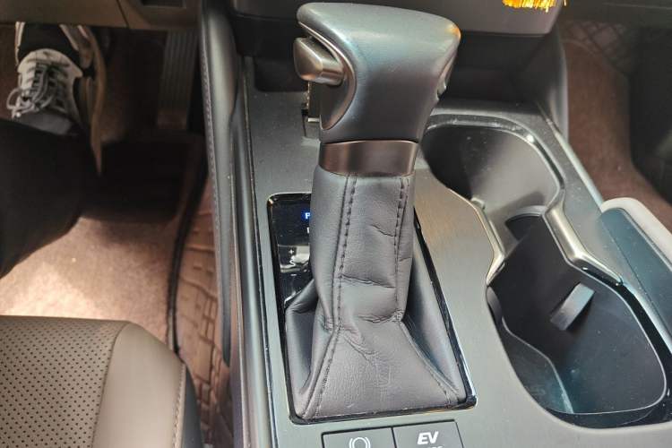 Used Lexus ES 2022 300h Excellence Edition Gear Lever