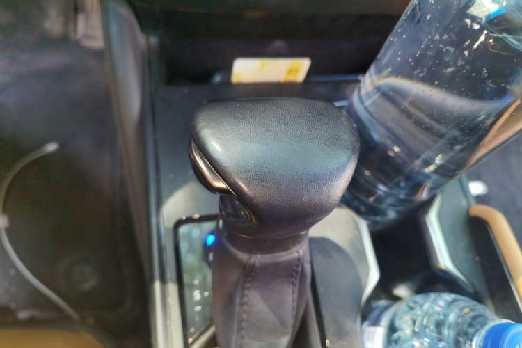Used Lexus ES 2022 300h Excellence Edition Gear Lever