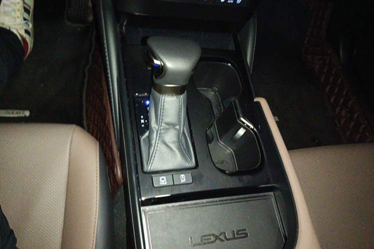 Used Lexus ES 2022 200 Luxury Edition Gear Lever