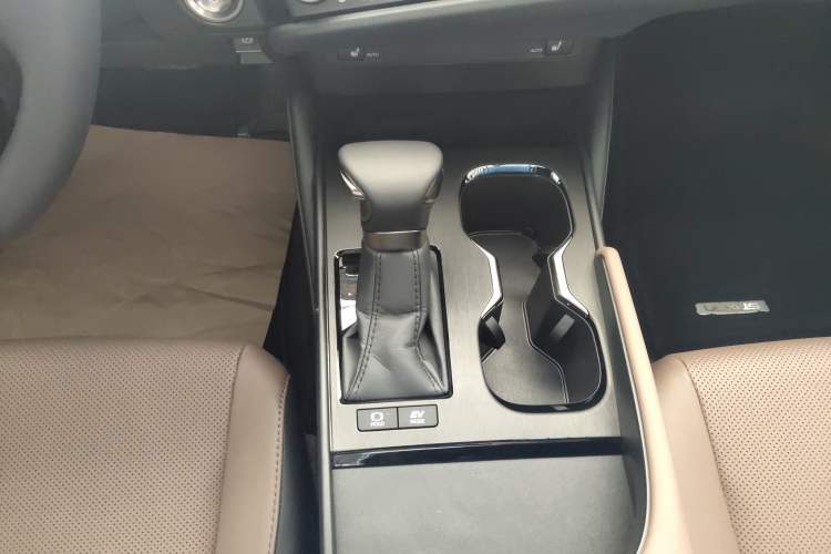 Used Lexus ES 2022 300h Excellence Edition Gear Lever