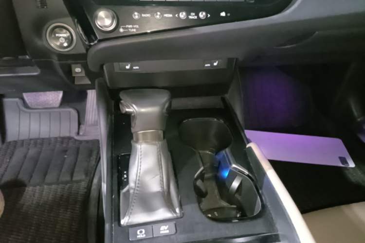 Used Lexus ES 2022 300h Excellence Edition Gear Lever