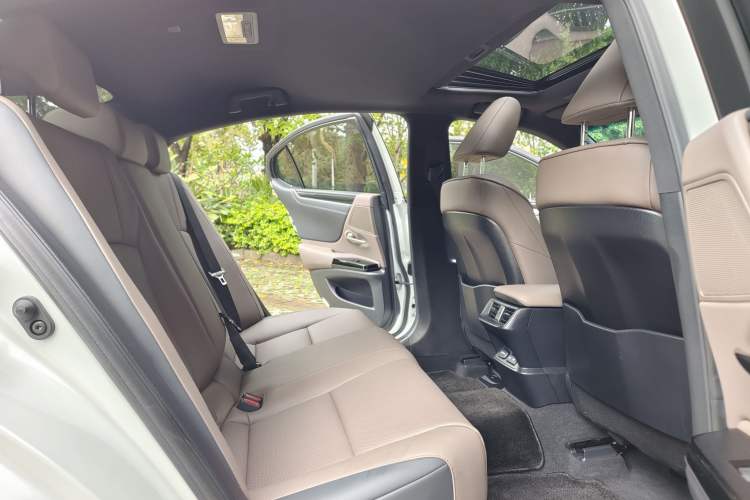 Used Lexus ES 2022 200 Excellence Edition Interior 1
