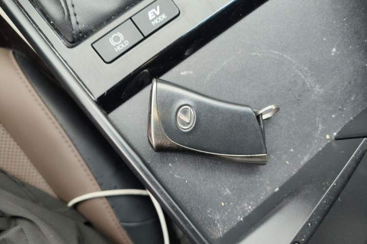 Used Lexus ES 2022 300h Deluxe Edition Interior 1