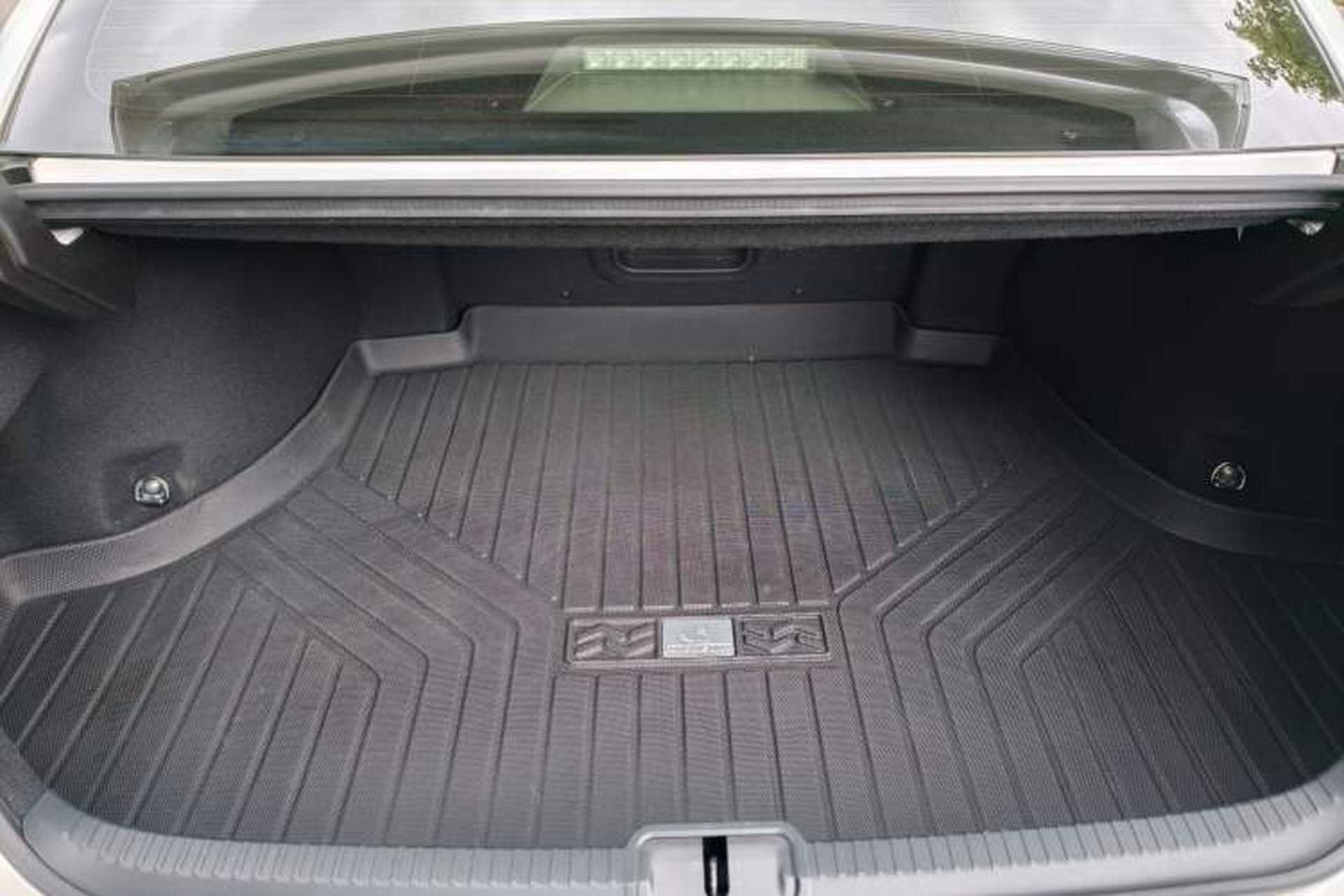 Used Lexus ES 2022 200 Excellence Edition Interior 10