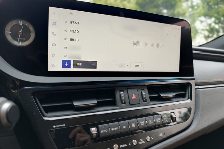 Used Lexus ES 2022 200 Excellence Edition Interior 12