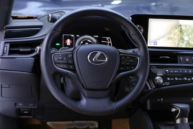Used Lexus ES 2022 300h Excellence Edition Interior 2