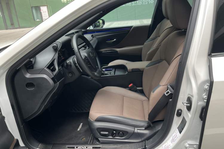 Used Lexus ES 2022 300h Excellence Edition Interior 2