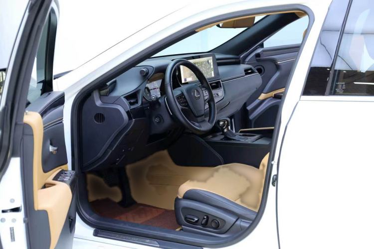 Used Lexus ES 2022 300h Excellence Edition Interior 3