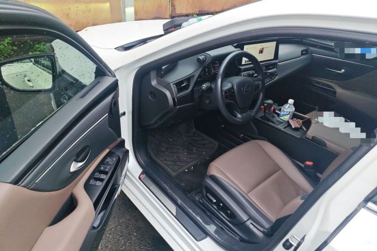 Used Lexus ES 2022 200 Excellence Edition Interior 3