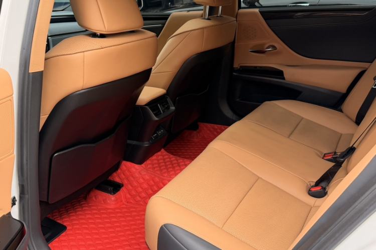 Used Lexus ES 2022 200 Excellence Edition Interior 3