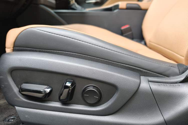 Used Lexus ES 2022 200 Excellence Edition Interior 4