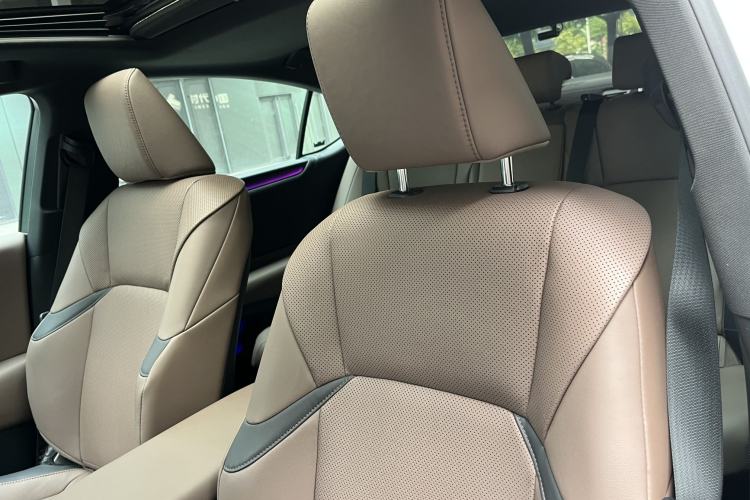 Used Lexus ES 2022 300h Excellence Edition Interior 4