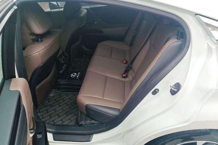 Used Lexus ES 2022 200 Excellence Edition Interior 4