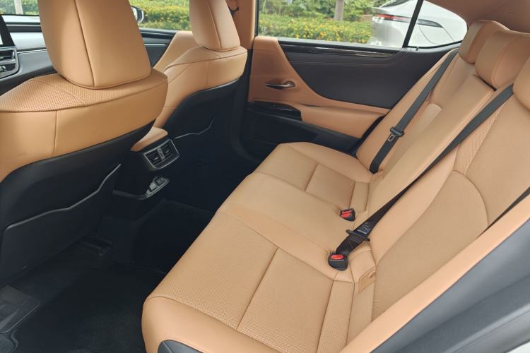 Used Lexus ES 2022 200 Excellence Edition Interior 5