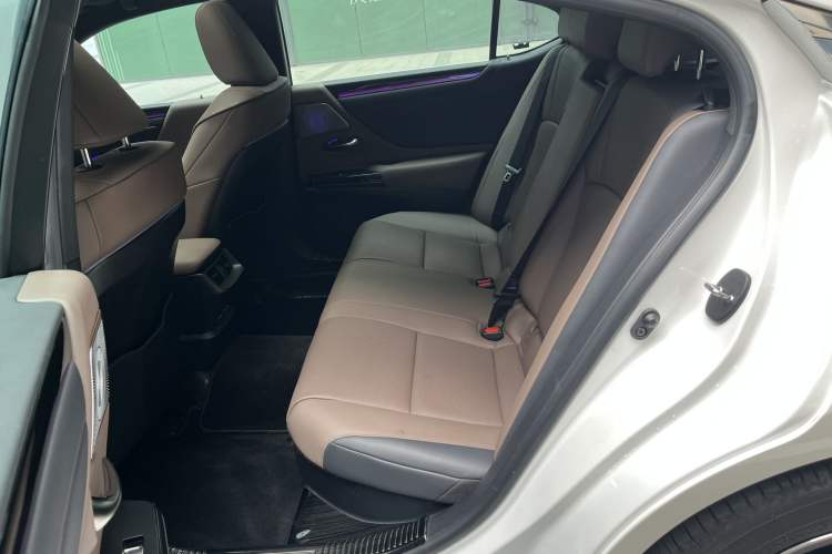 Used Lexus ES 2022 300h Excellence Edition Interior 5