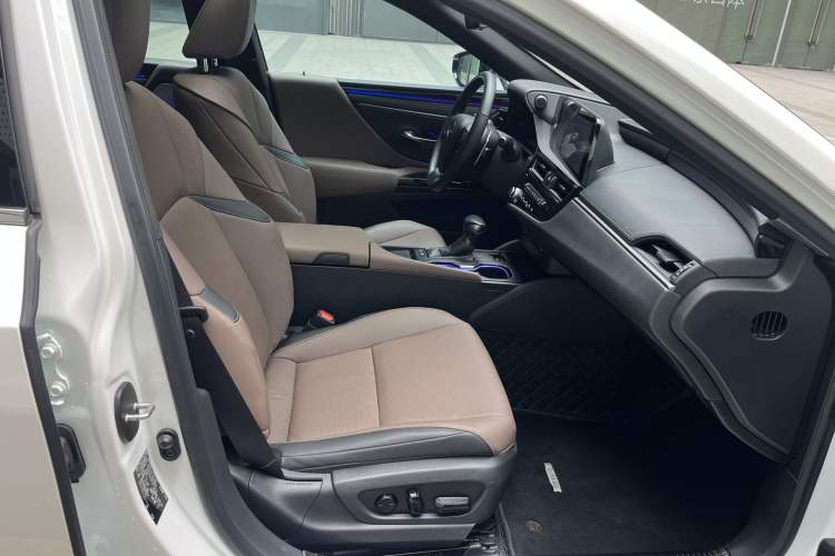 Used Lexus ES 2022 300h Excellence Edition Interior 6