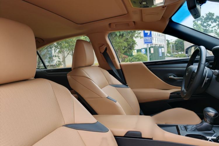 Used Lexus ES 2022 200 Excellence Edition Interior 7