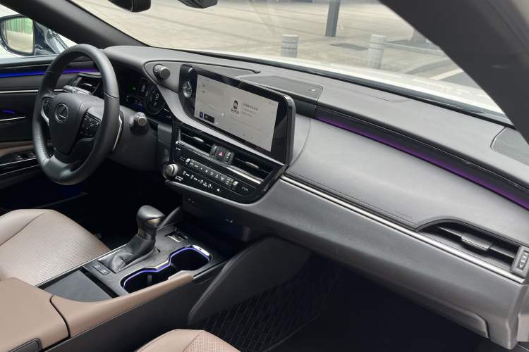 Used Lexus ES 2022 300h Excellence Edition Interior 7